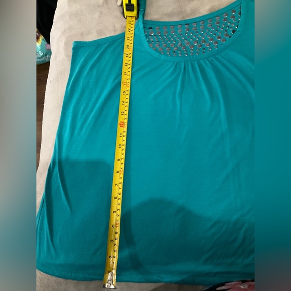 🥰 4/$25- Green Tank - Measurements added - Picture 7 of 10
